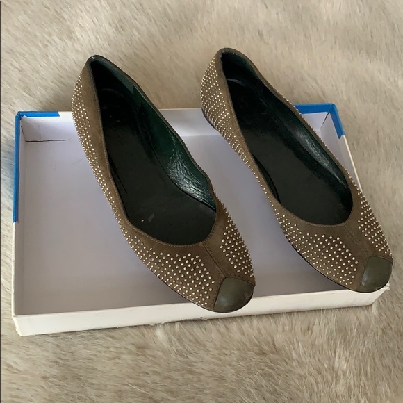 Authentic Balenciaga Olive stud flats size 36 - Picture 1 of 8